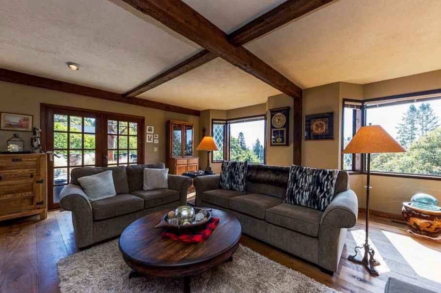 350 E Windsor Road North Vancouver, BC - 3