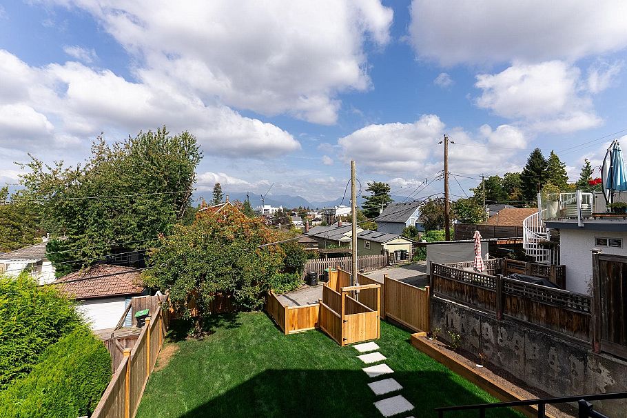 635 E 22nd Avenue Vancouver, BC - 32