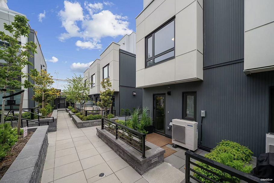 6292 Oak Street Vancouver, BC - 30