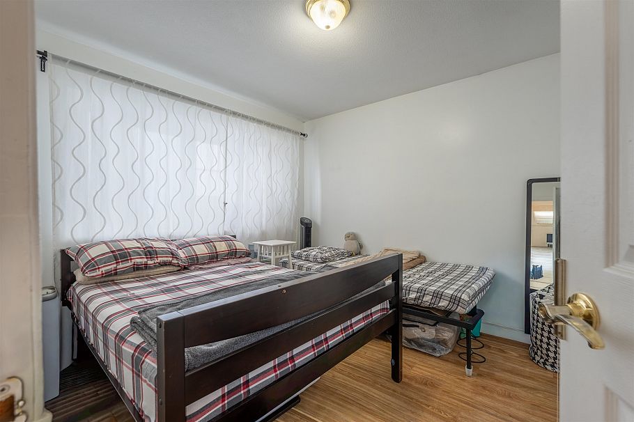 3681 Adanac Street Vancouver, BC - 6