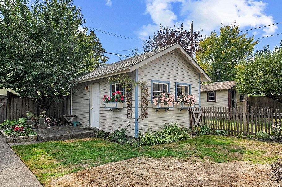3692 W 19th Avenue Vancouver, BC - 31