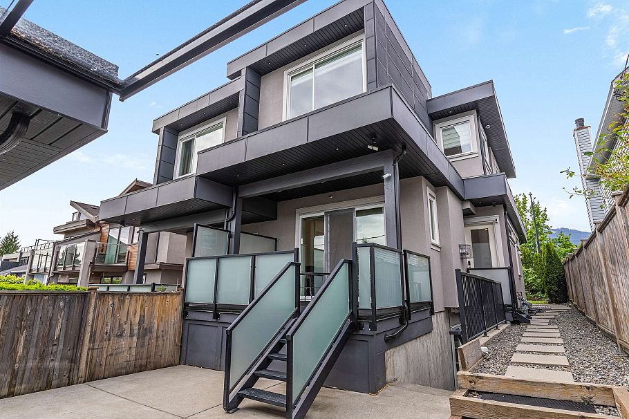409 W Keith Road North Vancouver, BC - 17