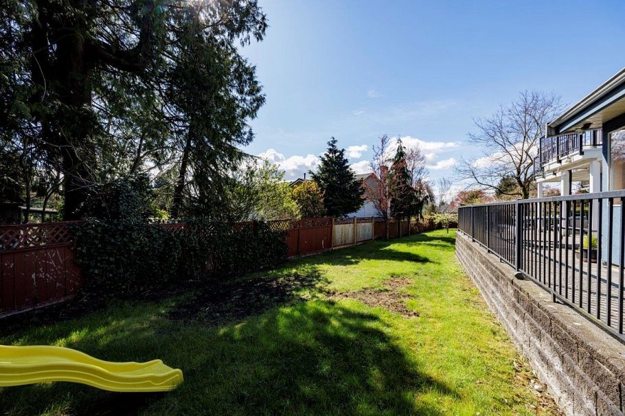2094 Viewlynn Drive North Vancouver, BC - 24
