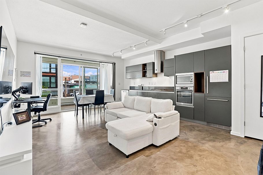209 133 E 8th Avenue Vancouver, BC - 1