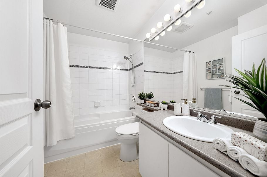 409 8430 Jellicoe Street Vancouver, BC - 18