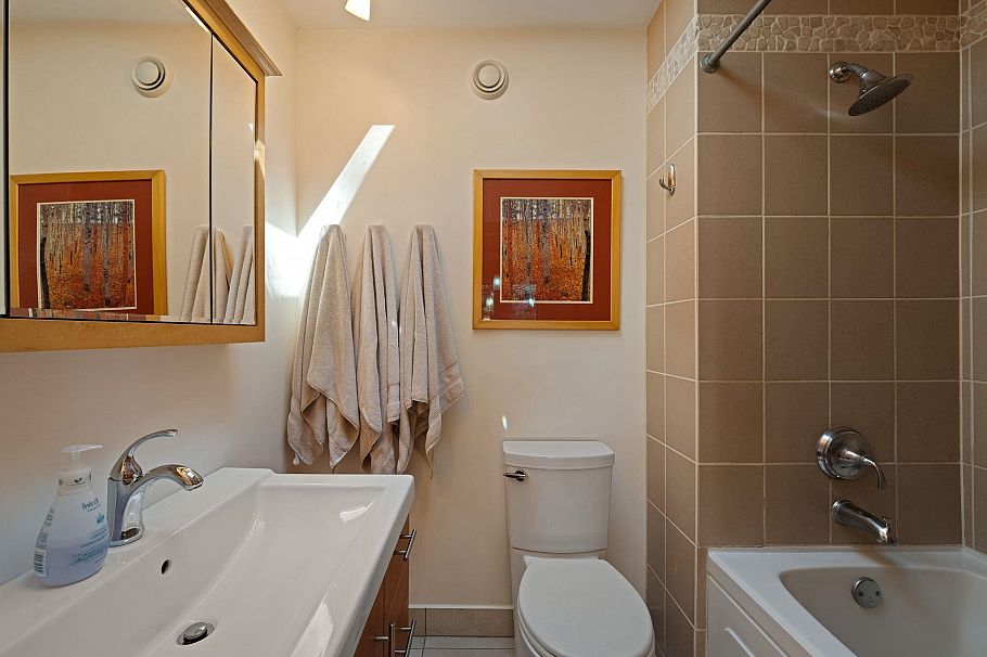 2344 Hyannis Drive North Vancouver, BC - 20