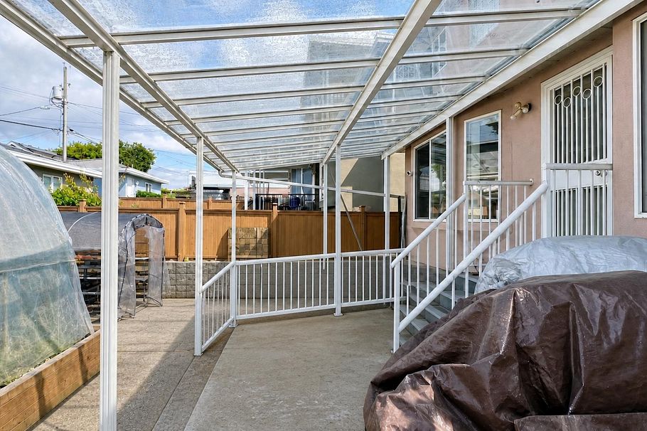 3211 Queens Avenue Vancouver, BC - 19