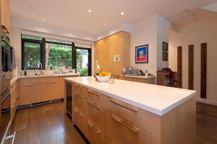1088 W 7th Avenue Vancouver, BC - 11