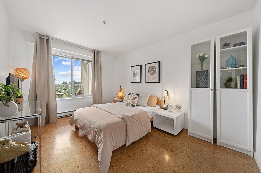 409 8430 Jellicoe Street Vancouver, BC - 8