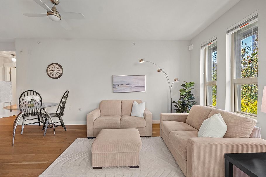307 1468 St. Andrews Avenue North Vancouver, BC - 4