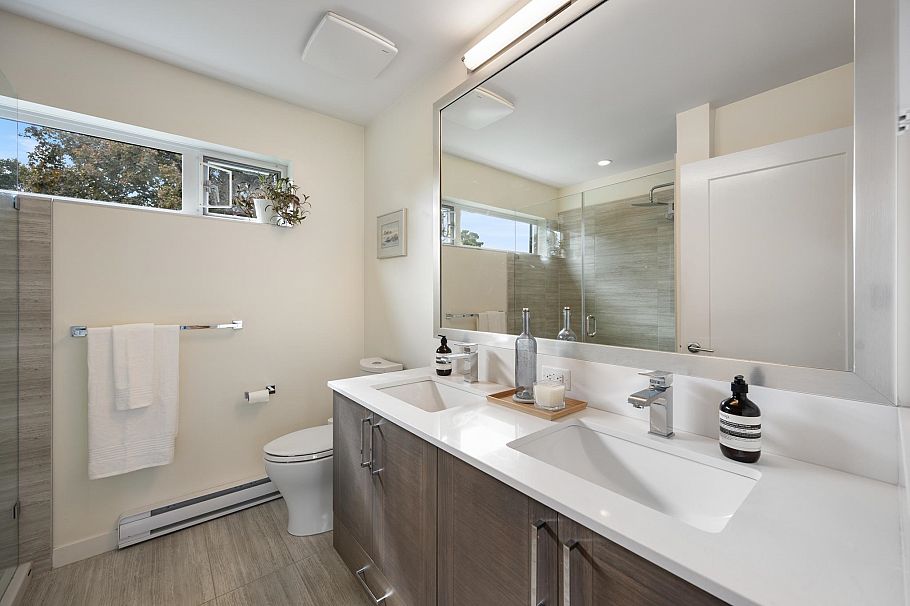 501 E 44th Avenue Vancouver, BC - 24