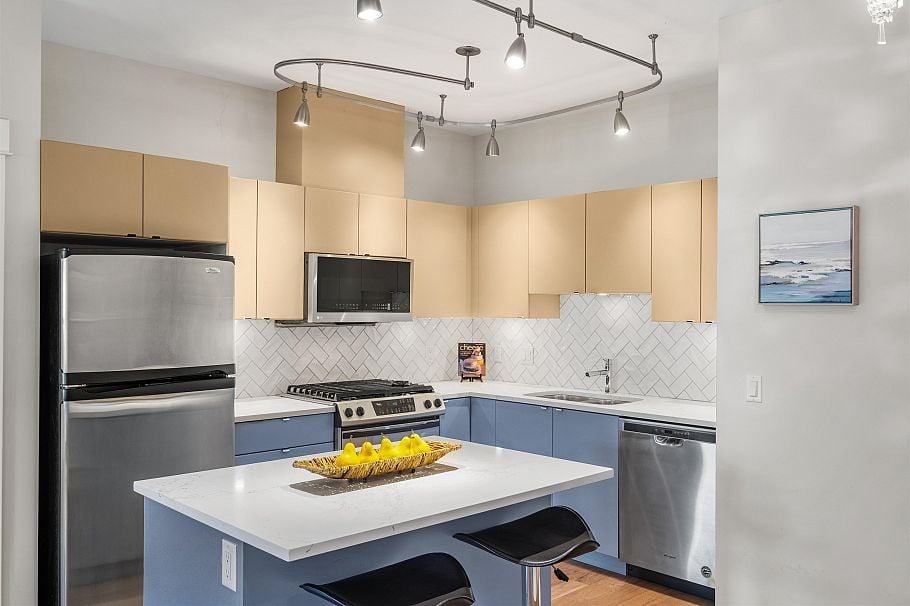 307 1468 St. Andrews Avenue North Vancouver, BC - 9