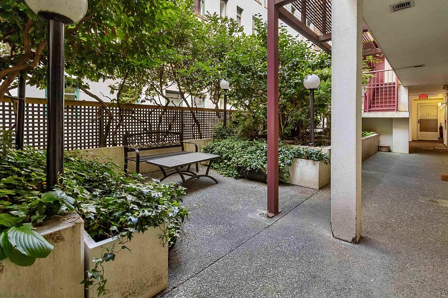 105 1042 Nelson Street Vancouver, BC - 24