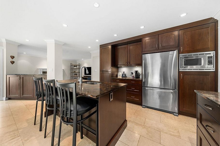 1617 Emerson Court North Vancouver, BC - 11
