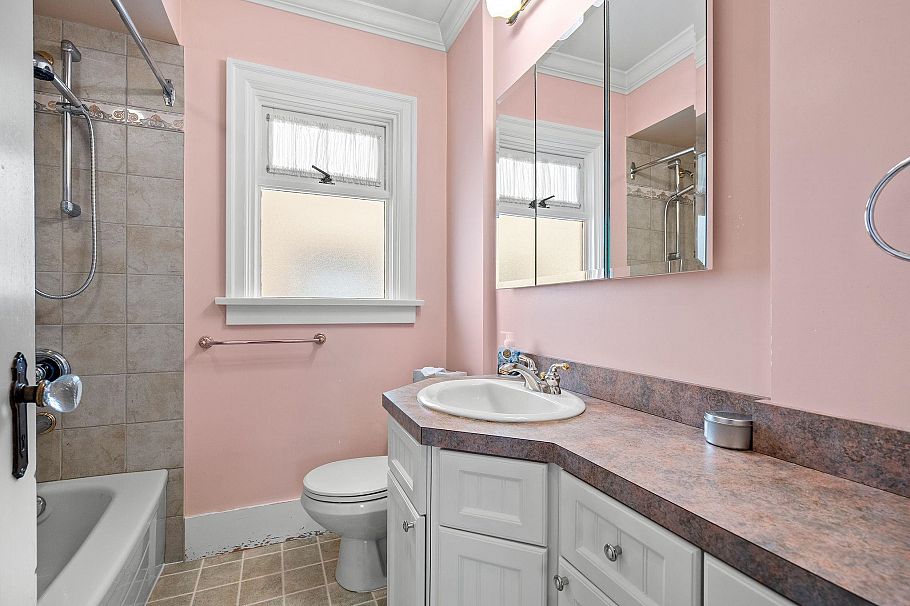 3692 W 19th Avenue Vancouver, BC - 13