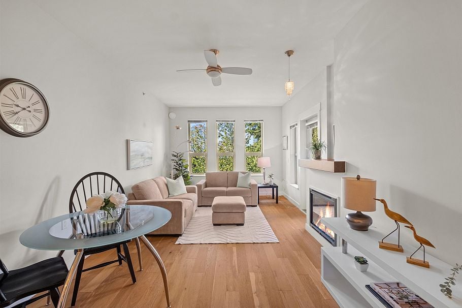 307 1468 St. Andrews Avenue North Vancouver, BC - 2