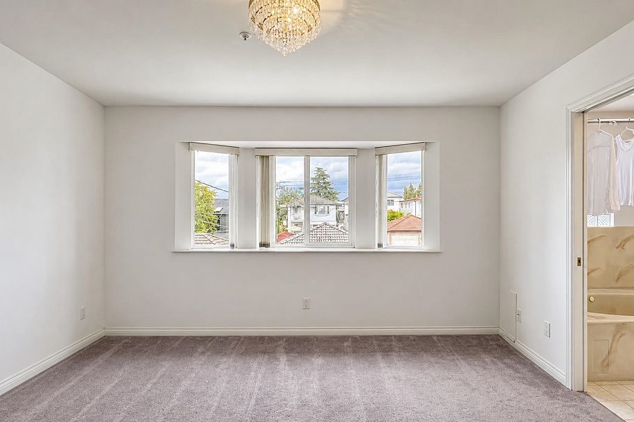 3211 Queens Avenue Vancouver, BC - 11