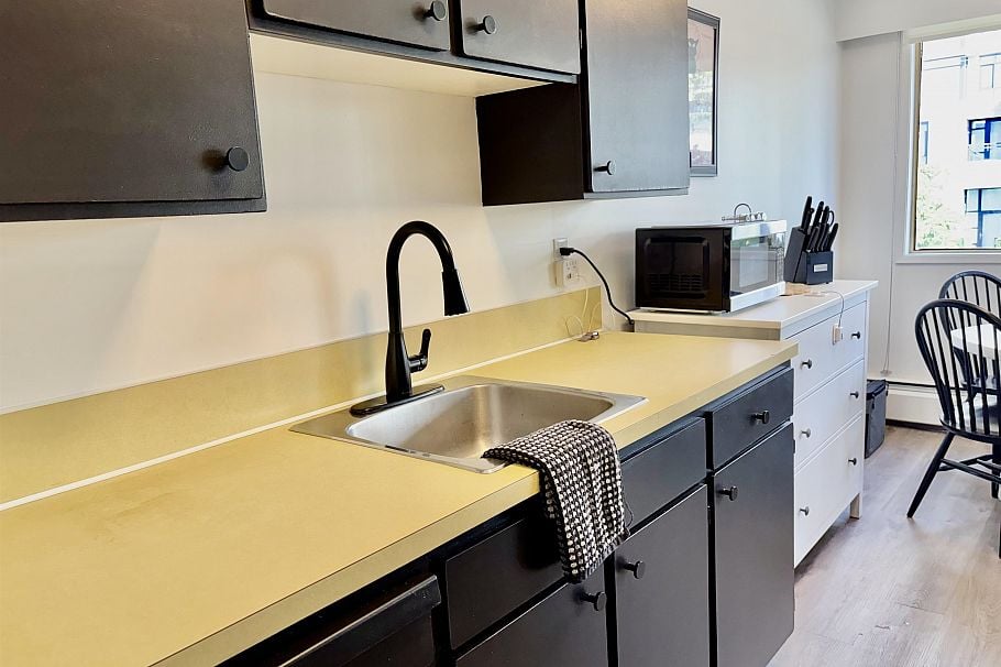 202 1345 Chesterfield Avenue North Vancouver, BC - 8