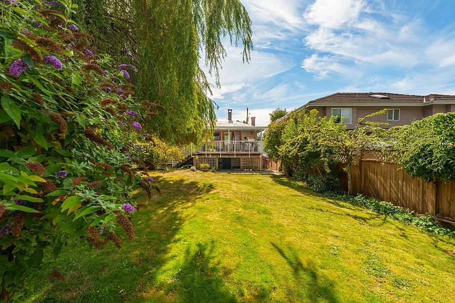 430 W Kings Road North Vancouver, BC - 28