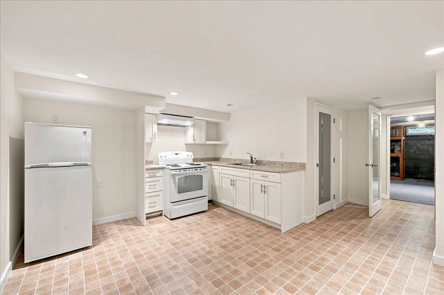 5584 Maple Street Vancouver, BC - 30