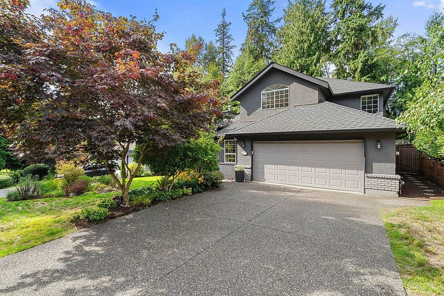 1617 Emerson Court North Vancouver, BC - 1