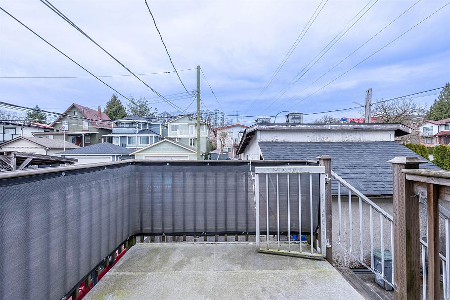 3681 Adanac Street Vancouver, BC - 7