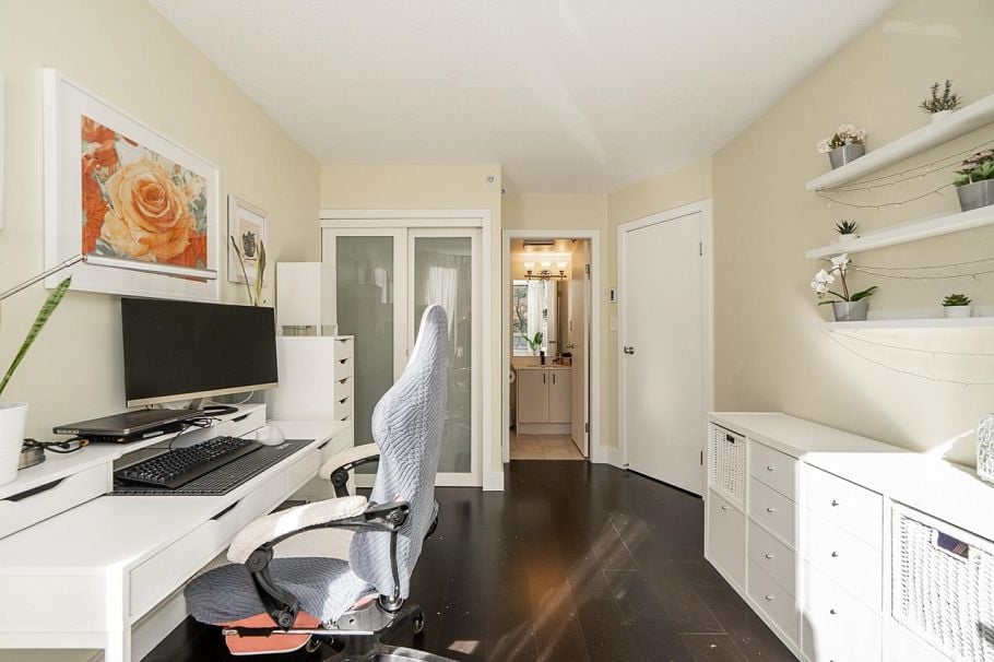 403 811 Helmcken Street Vancouver, BC - 23