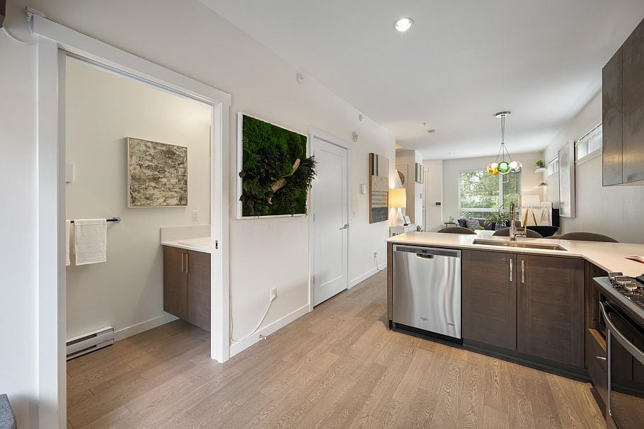 501 E 44th Avenue Vancouver, BC - 17