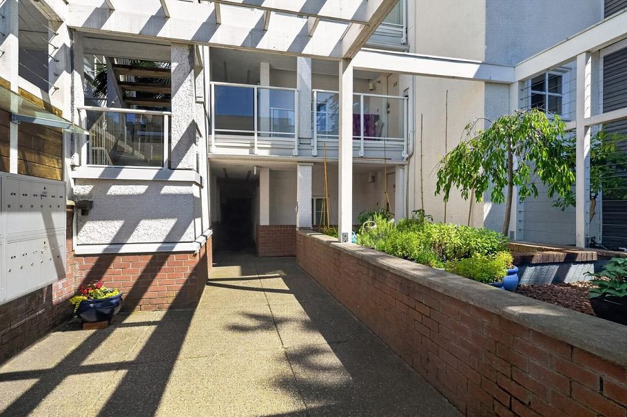 2175 W 3rd Avenue Vancouver, BC - 4