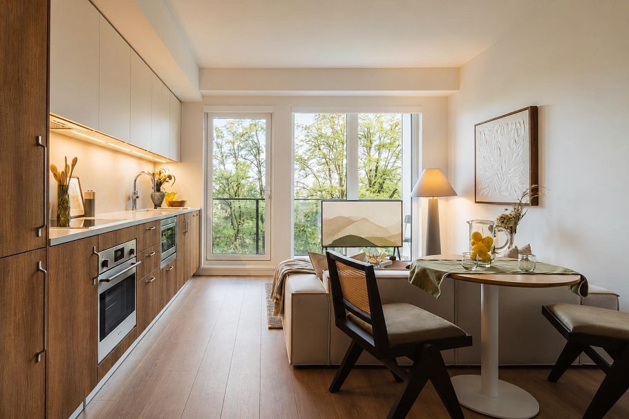 422 133 W 49th Avenue Vancouver, BC - 5