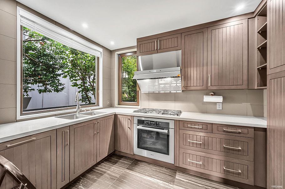 1112 W 38th Avenue Vancouver, BC - 19