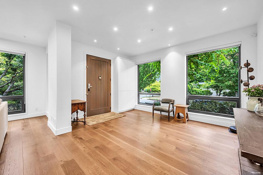 1112 W 38th Avenue Vancouver, BC - 4