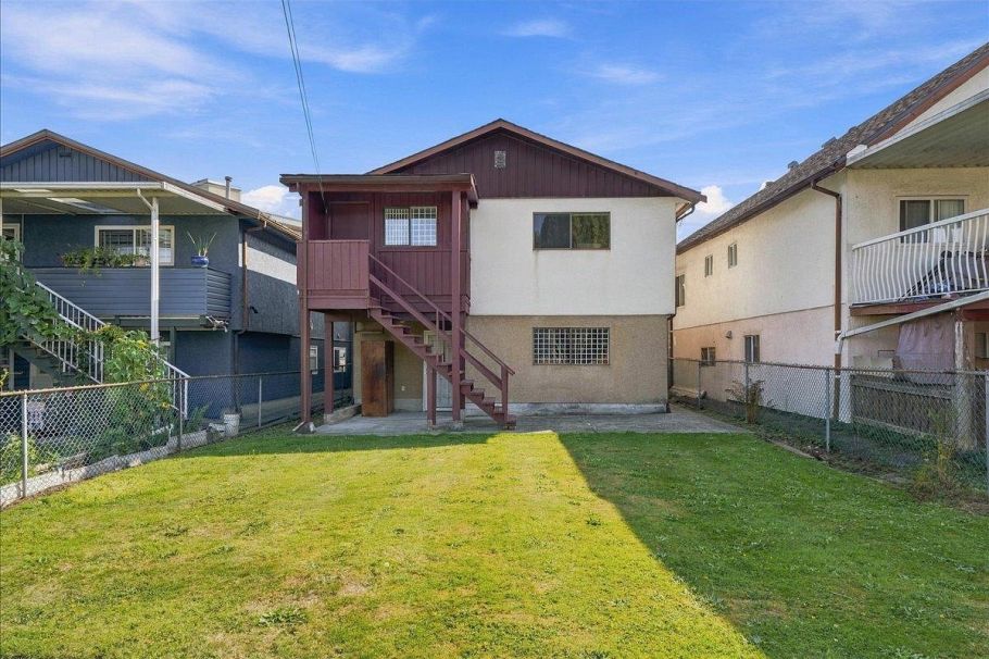 4371 Commercial Street Vancouver, BC - 32