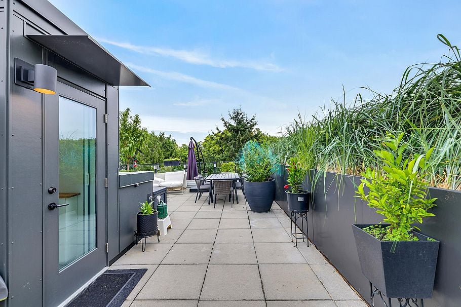 411 2520 Guelph Street Vancouver, BC - 23