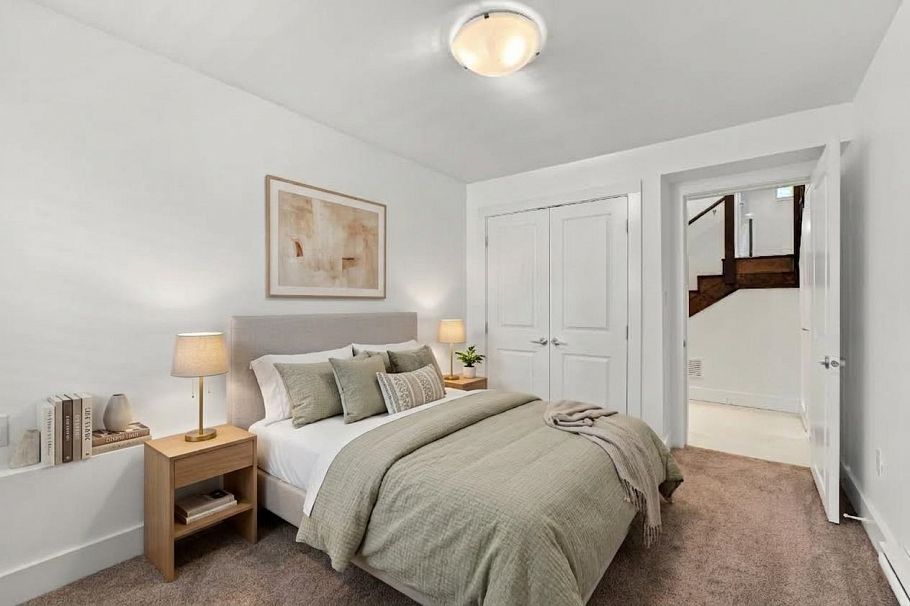 1153 Wellington Drive North Vancouver, BC - 24
