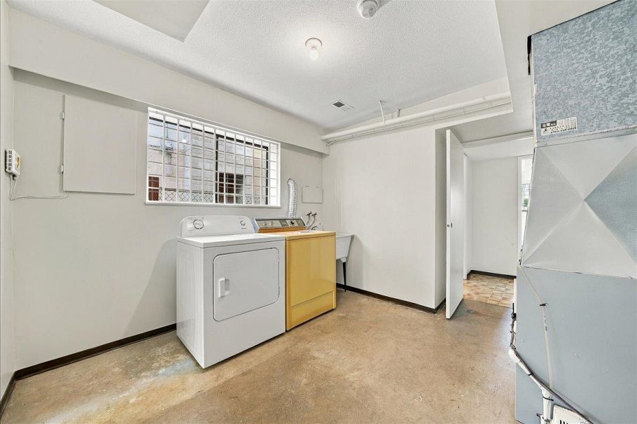 4371 Commercial Street Vancouver, BC - 25