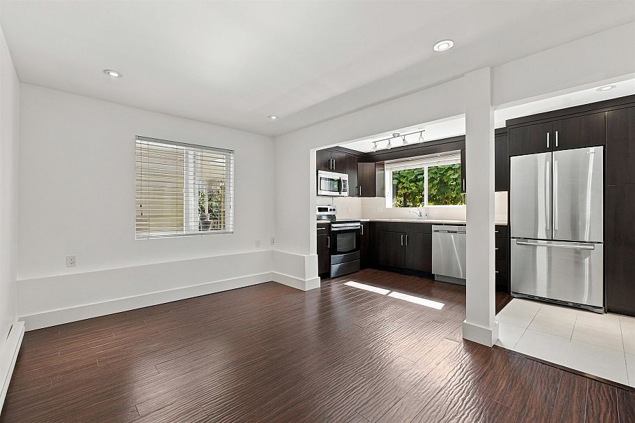 1153 Wellington Drive North Vancouver, BC - 32