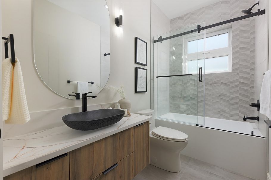 2068 E 1st Avenue Vancouver, BC - 11