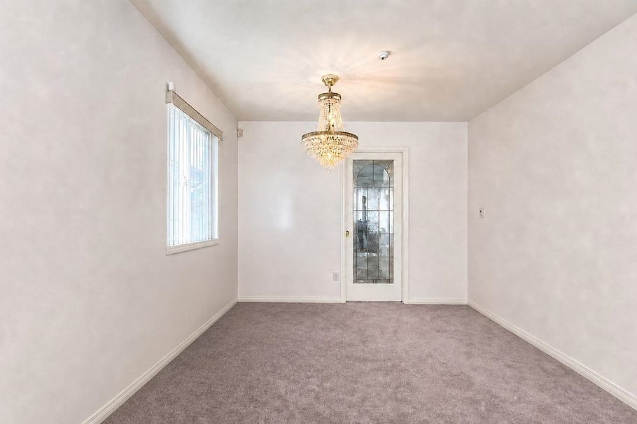 3211 Queens Avenue Vancouver, BC - 3