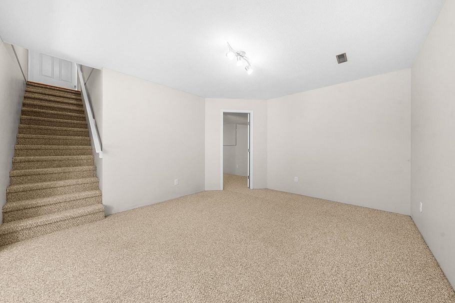 1617 Emerson Court North Vancouver, BC - 28