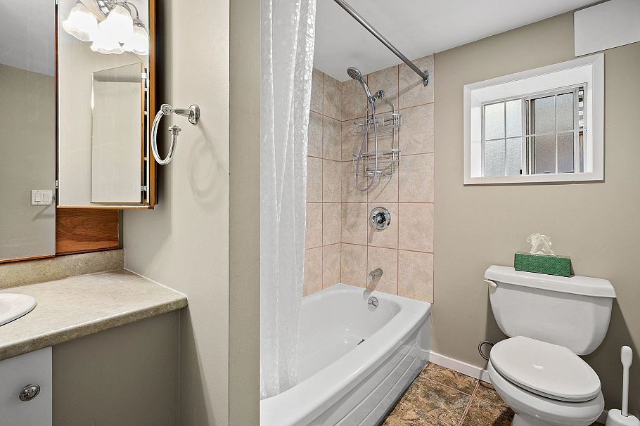 3692 W 19th Avenue Vancouver, BC - 23