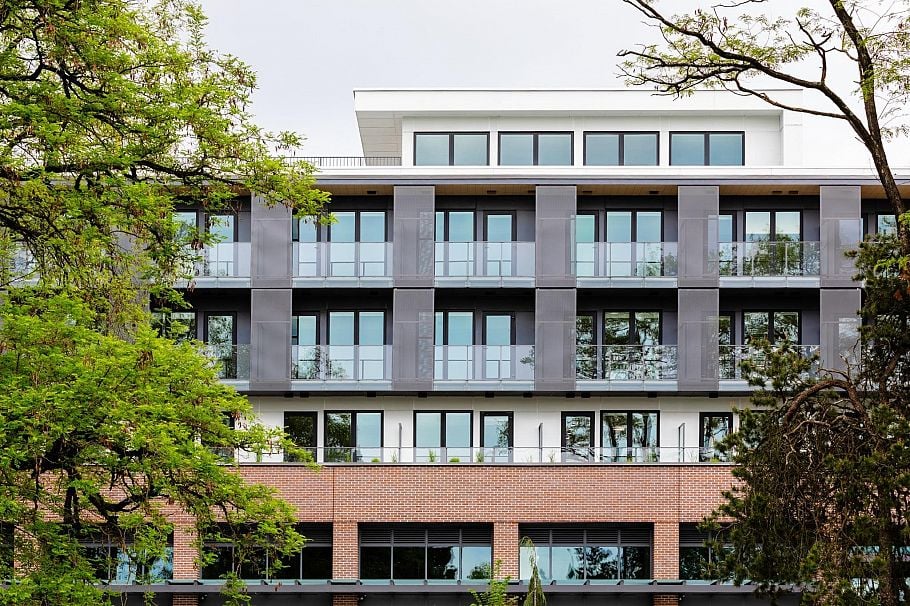 422 133 W 49th Avenue Vancouver, BC - 1
