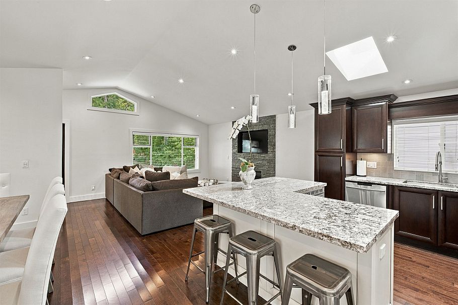 1153 Wellington Drive North Vancouver, BC - 8