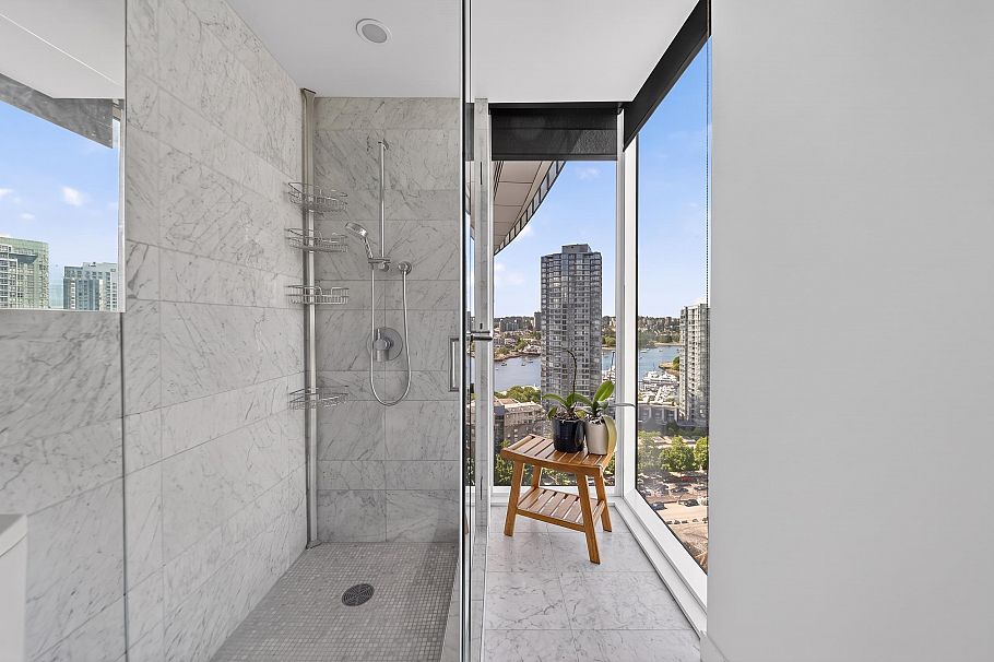 2001 89 Nelson Street Vancouver, BC - 10