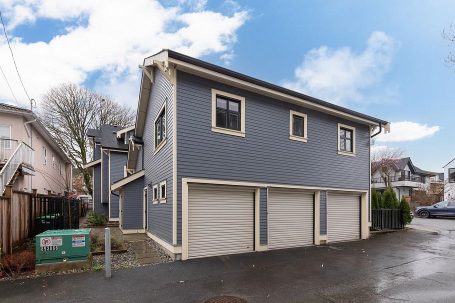 1727 E 22nd Avenue Vancouver, BC - 30
