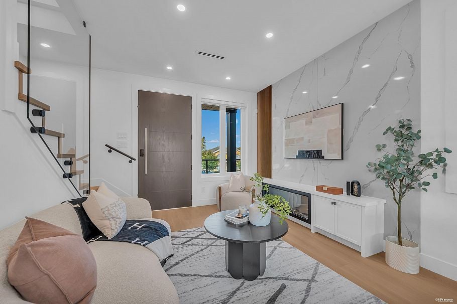 4328 Rupert Street Vancouver, BC - 5