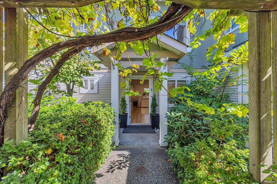 5 1233 W 16th Street North Vancouver, BC - 1
