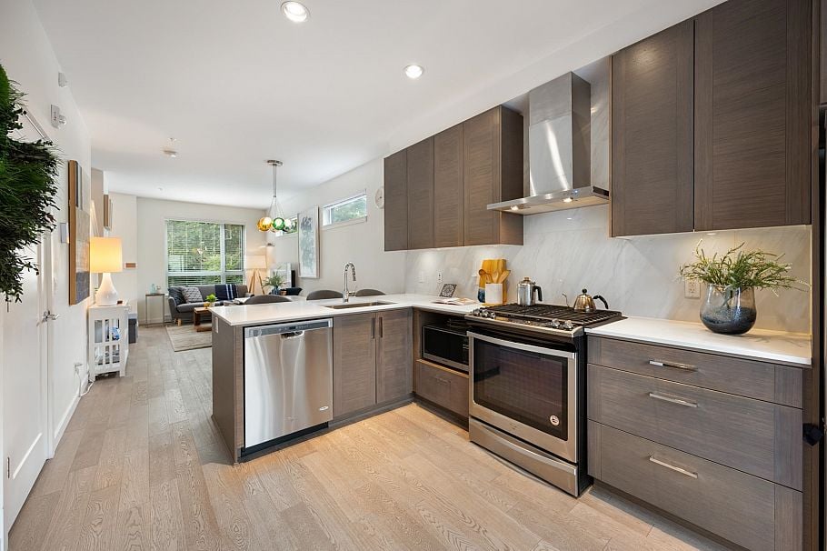 501 E 44th Avenue Vancouver, BC - 16