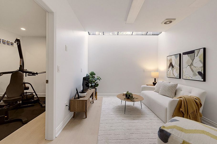 3 226 E 10th Street North Vancouver, BC - 32