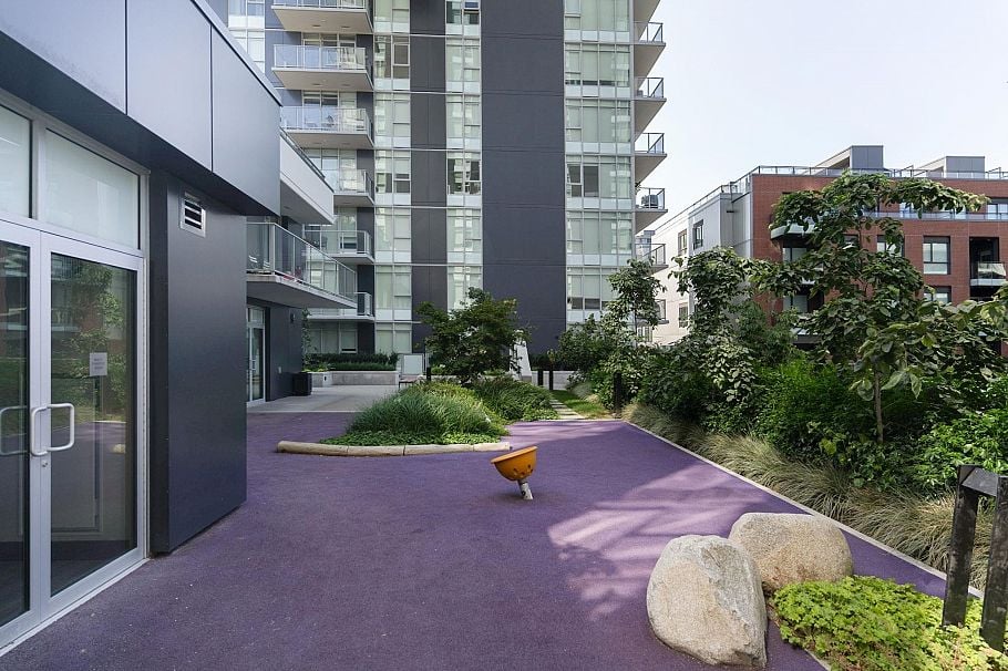 602 3581 E Kent Avenue North Vancouver, BC - 19